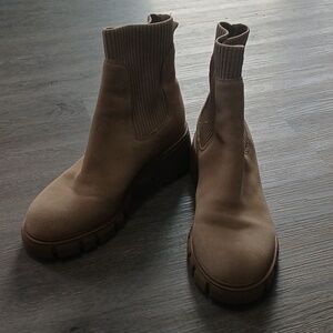 Steve Madden Hutch Chunky Sole Chelsea Boot in Taupe Sz 8 NWOT